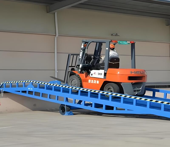 江达移动式卸货平台（叉车用）